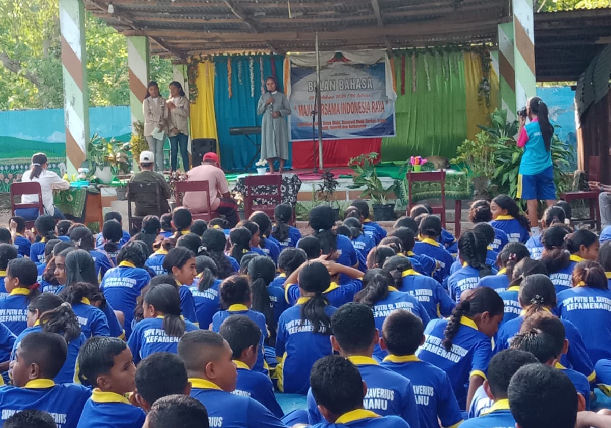 Peringati Hari Sumpah Pemuda, OSIS SMPK Putri St.Xaverius Partisipasi dalam Lomba Bulan Bahasa