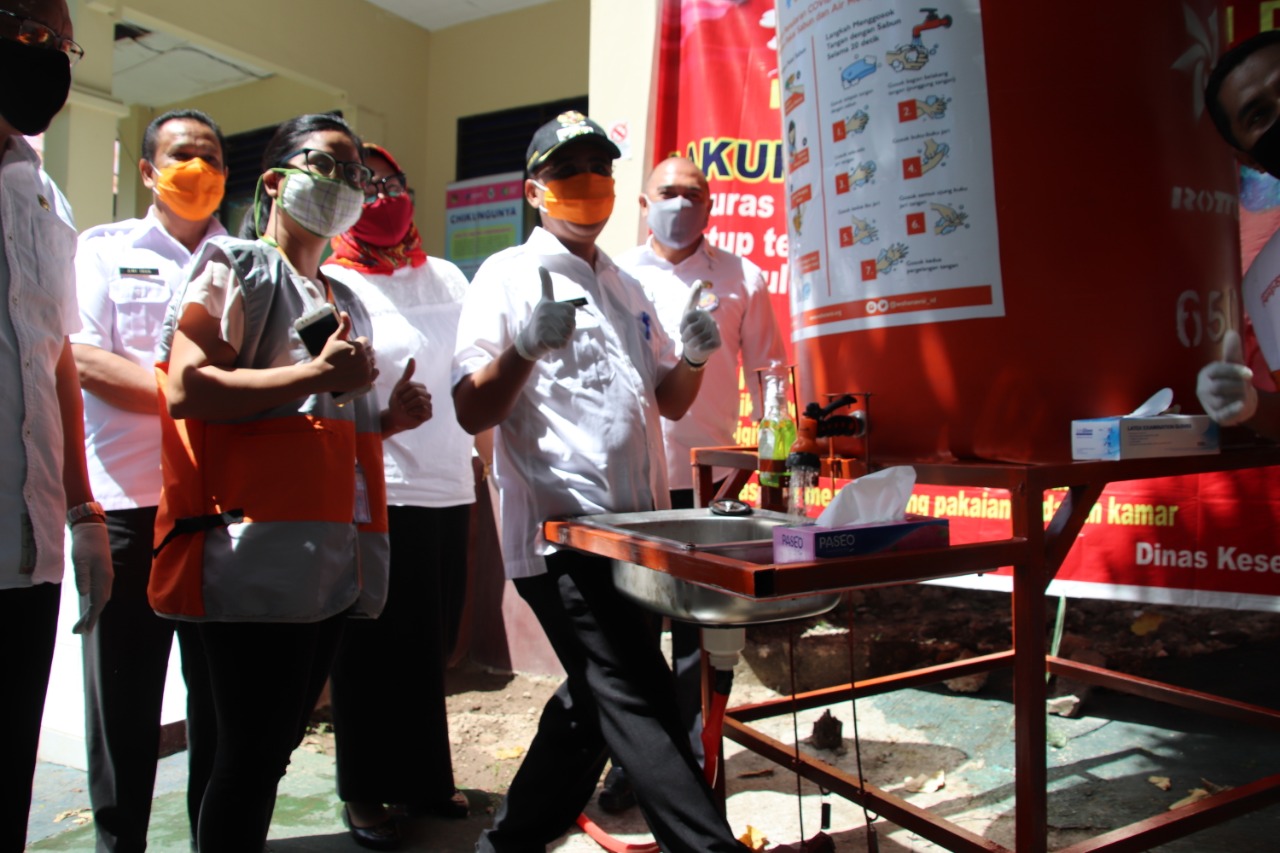 Wahana Visi Indonesia Beri Bantuan  APD Untuk Pemkot Kupang 