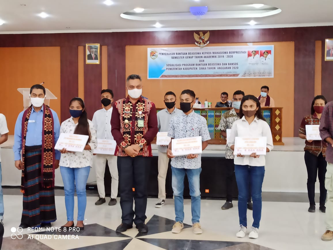 Pemda Sikka Lounching Bantuan Beasiswa Prestasi  Bagi Mahasiswa