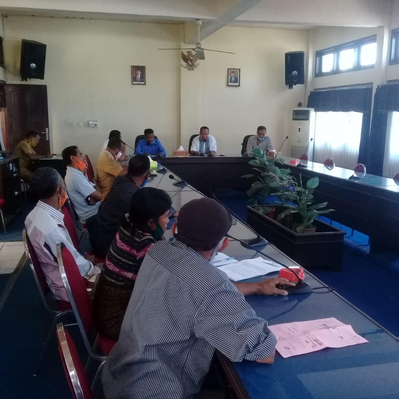Masalah BLT 32 Warga  desa Aebara Ende Datangi Kantor DPRD 