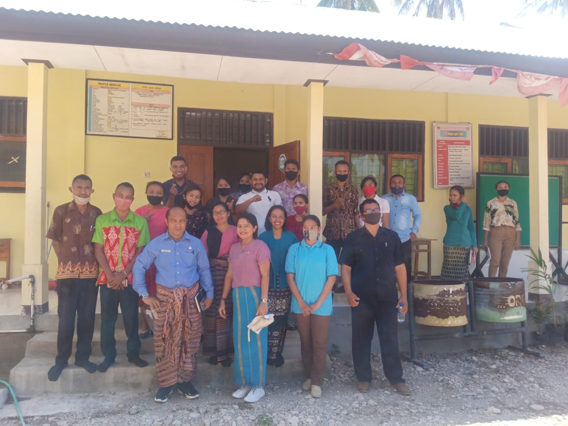 Kadis Pendidikan dan Kebudayaan Provinsi NTT bersama BKD Berkunjung ke SMA N 2 Sulamu
