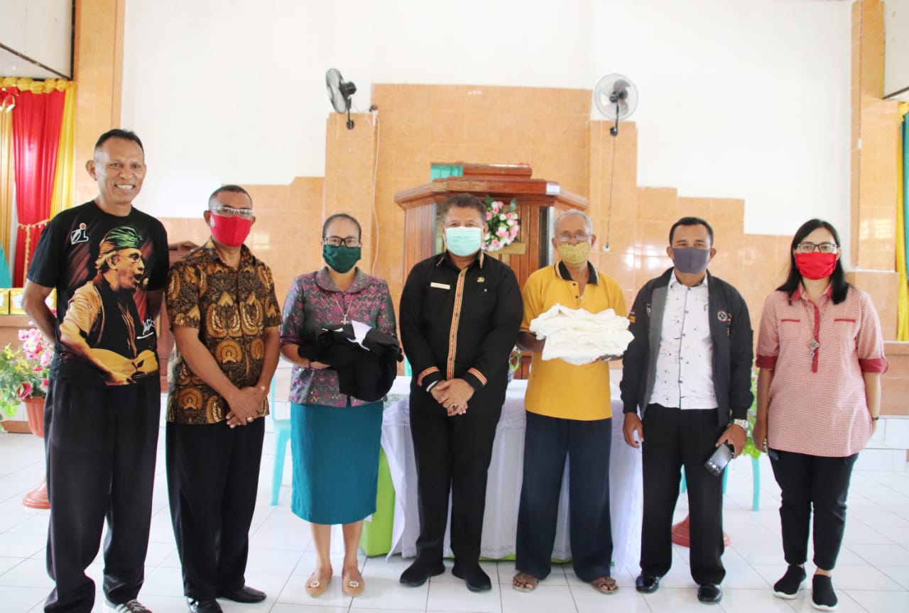 2 Toga diberi Sekda Kota Kupang Untuk Perlengkapan Ibadah