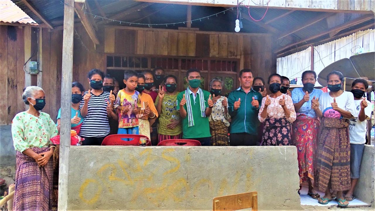 Wakil Ketua DPRD Sikka, Berbagi Bersama Warga Kecamatan Mego desa Wolowiro