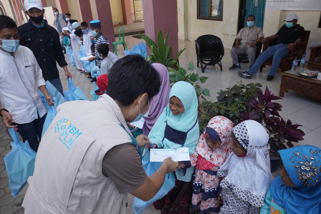 Berbagi Kebahagiaan, PLN Salurkan Bantuan untuk 75.000 Anak Yatim dan Dhuafa