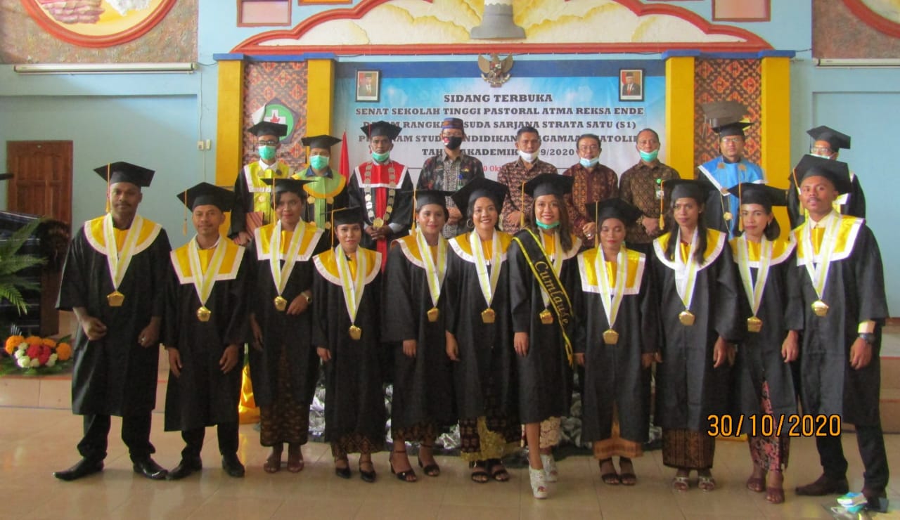 Dirjen Bimas Katolik Kemenag RI Hadiri Acara Wisuda di STIPAR Ende
