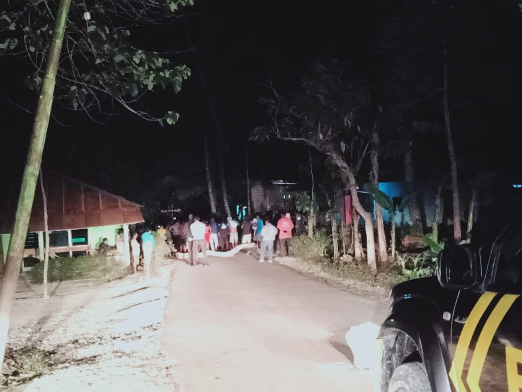 Warga di TTS Hadang dan Lempar Petugas yang makamkan Jenazah Secara Protokol Covid-19