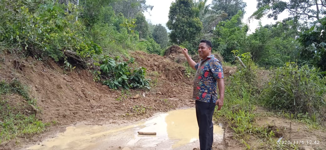 Ruas Jalan Paralel Nangaba - Boafeo - Maukaro Ende  Putus Total Akibat Longsor