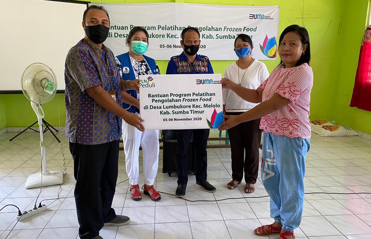 PLN Beri Pelatihan Pengolahan Hasil Laut Menjadi Frozen Food  di Sumba Timur