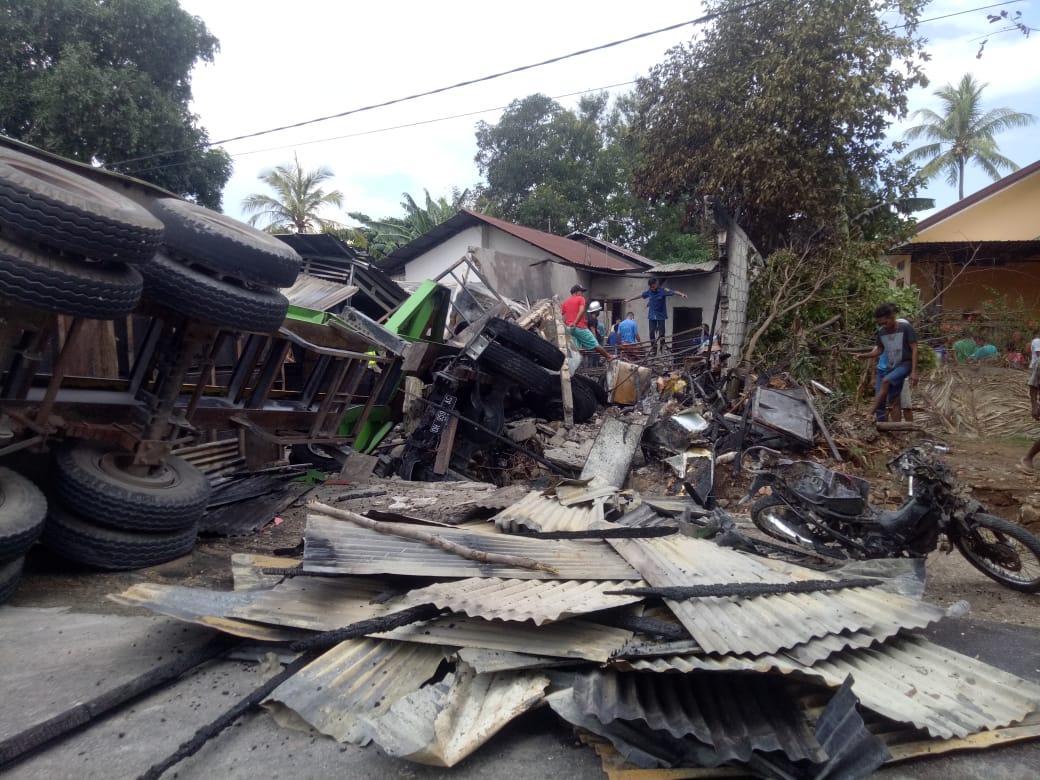 Kronologis Kecelakaan Maut di Sikumana, Mobil, Motor dan 2 Rumah Hangus Terbakar