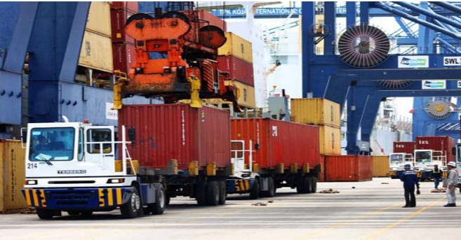 1 TKBM Pelabuhan Ende  Meninggal  Dunia, Terjatuh Dari Atas Alat Pengait Kontainer