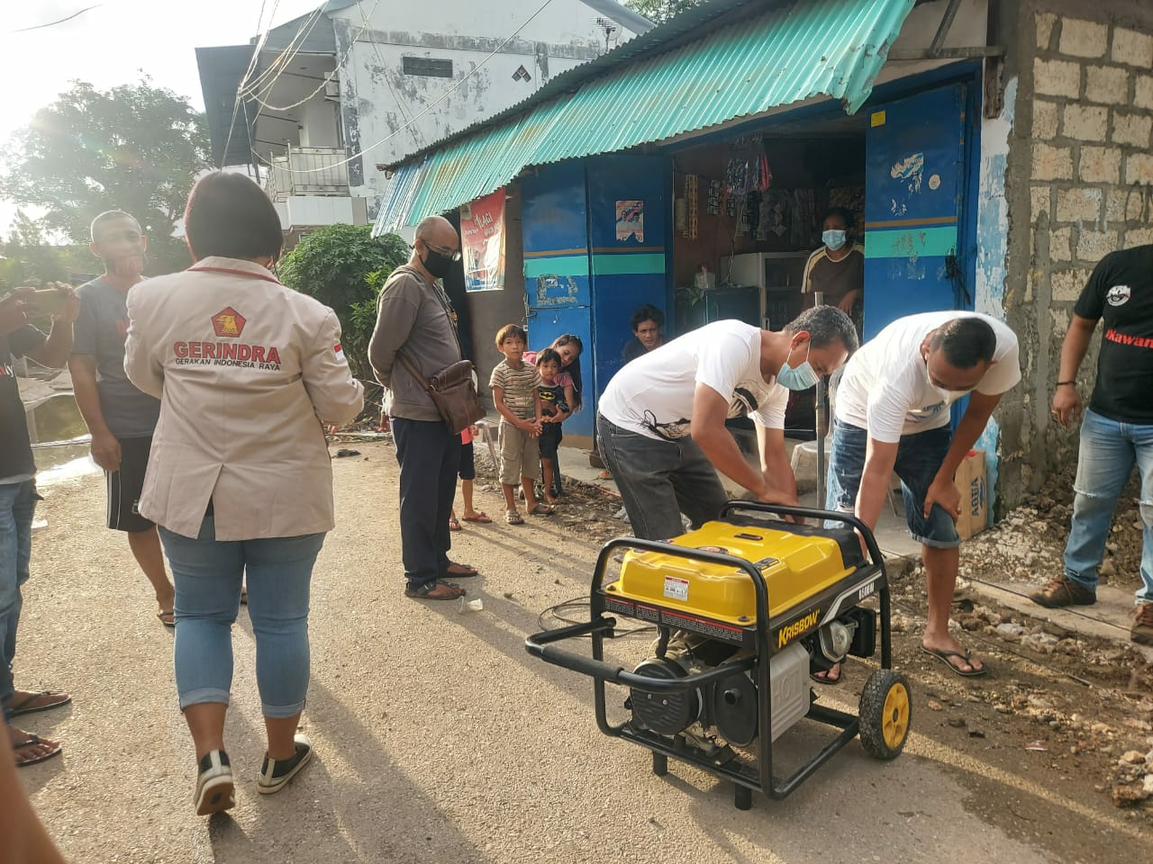Peduli Lingkungan dan DBD, Warga Oetete Gotong-Royong Bersihkan Lingkungan