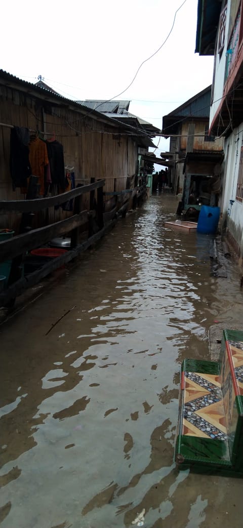 Gelombang Tinggi Terjang Desa Pemana-Sikka, Beberapa rumah warga rusak Parah