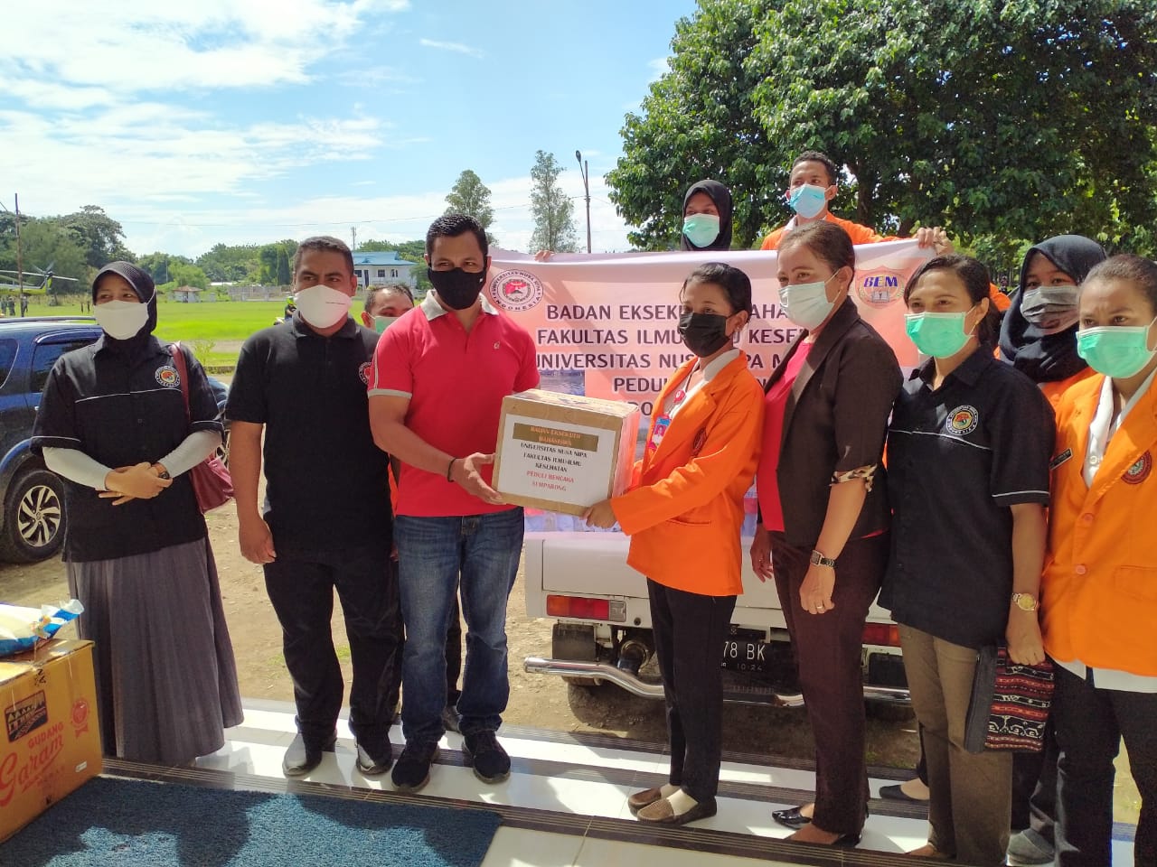 BEM Unipa Maumere Serahkan Bantuan Untuk Korban Bencana Flores
