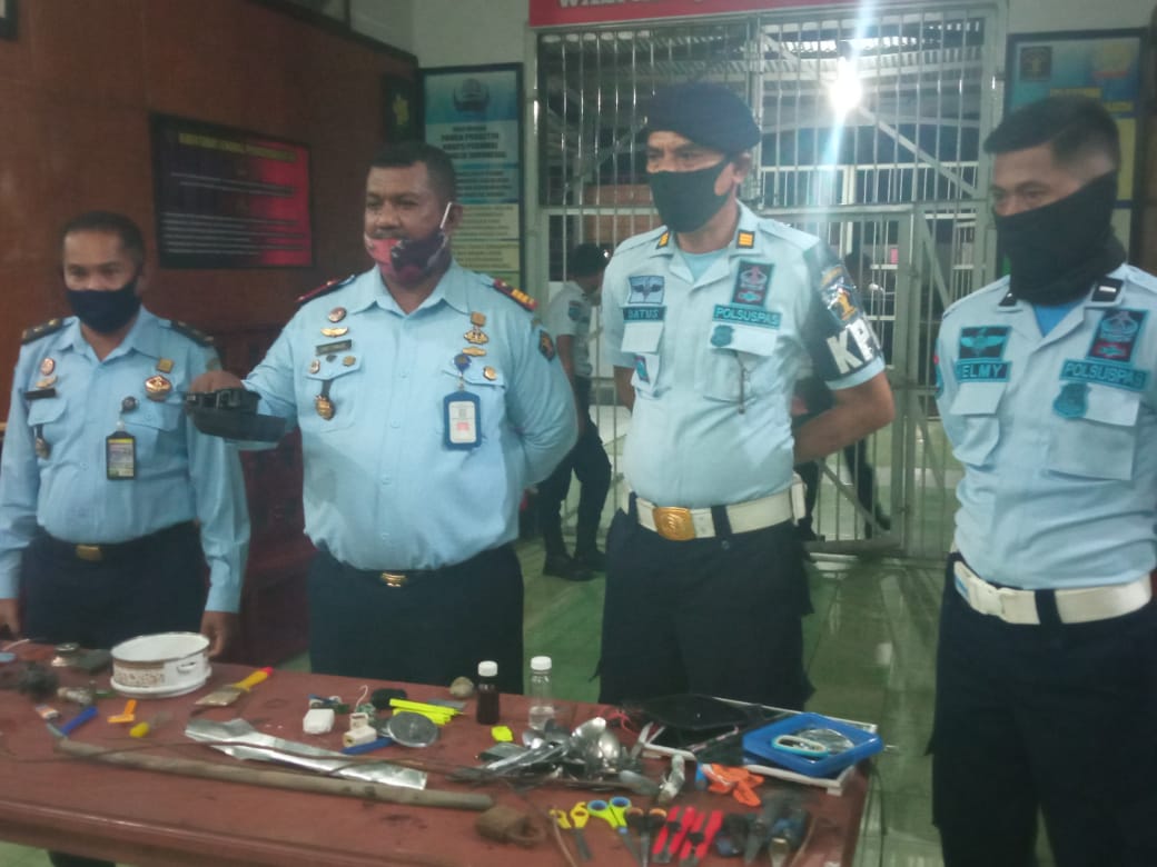 Petugas Rutan Kelas 2 B Maumere Lakukan Razia, Temukan Barang Berbahaya Dari Napi