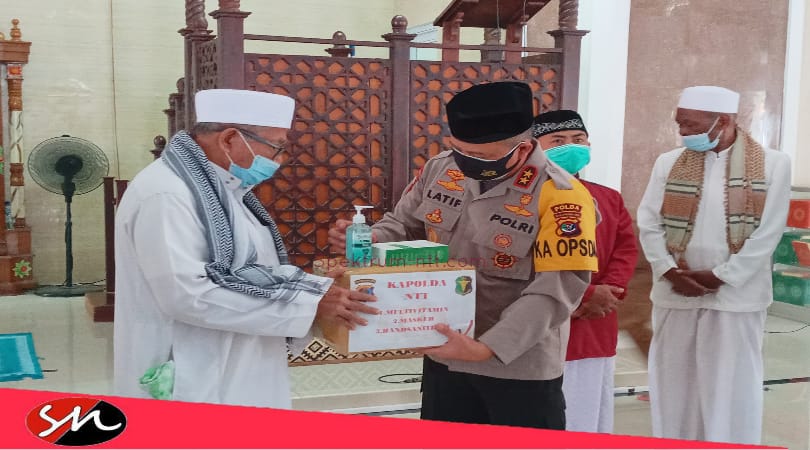 Jelang Idul fitri Kapolda NTT Pantau Masjid dan Beri Bantuan 