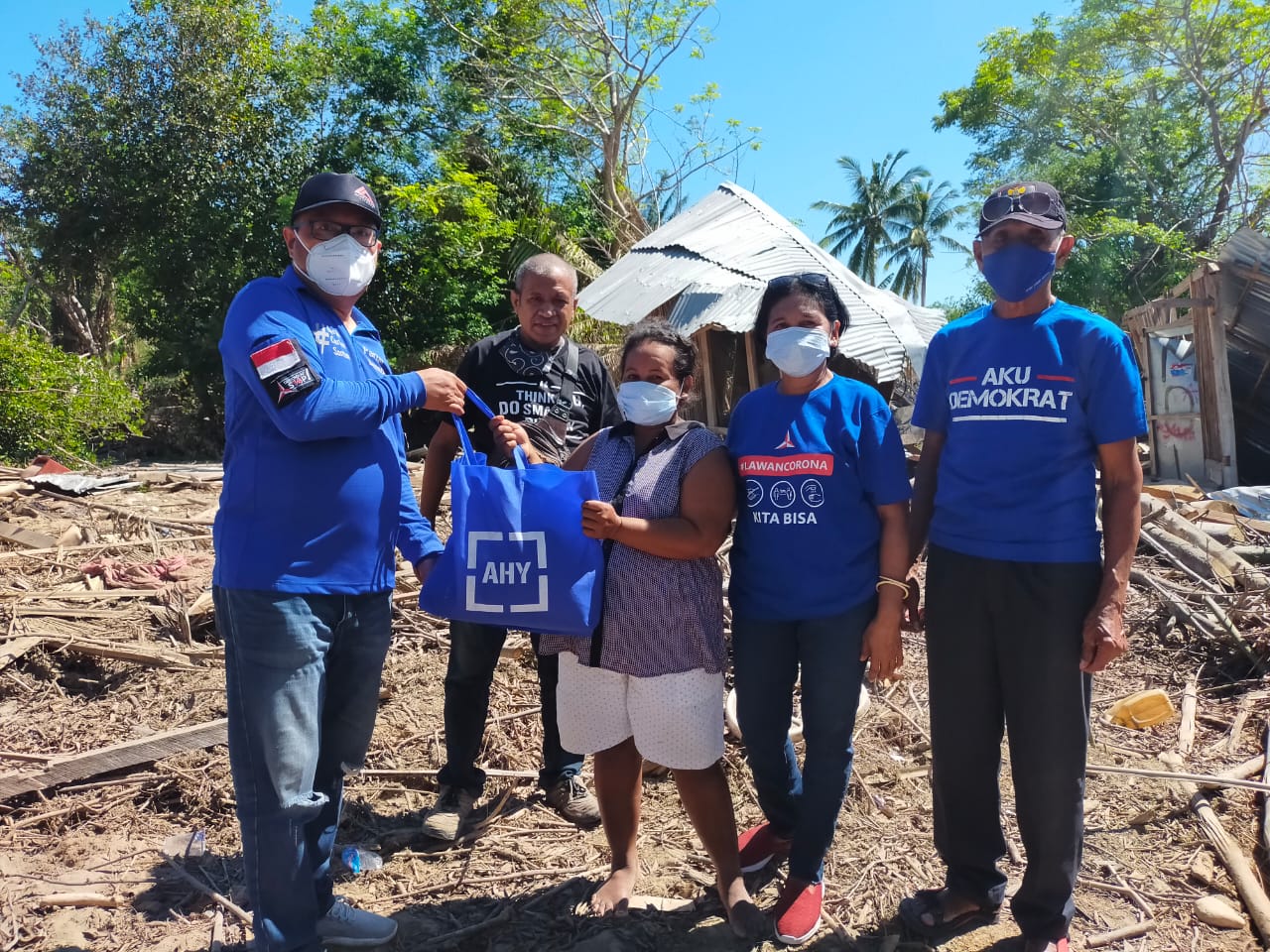 Ke Sulamu, Demokrat Kabupaten Kupang Bagi Bantuan dan Serap Aspirasi Warga