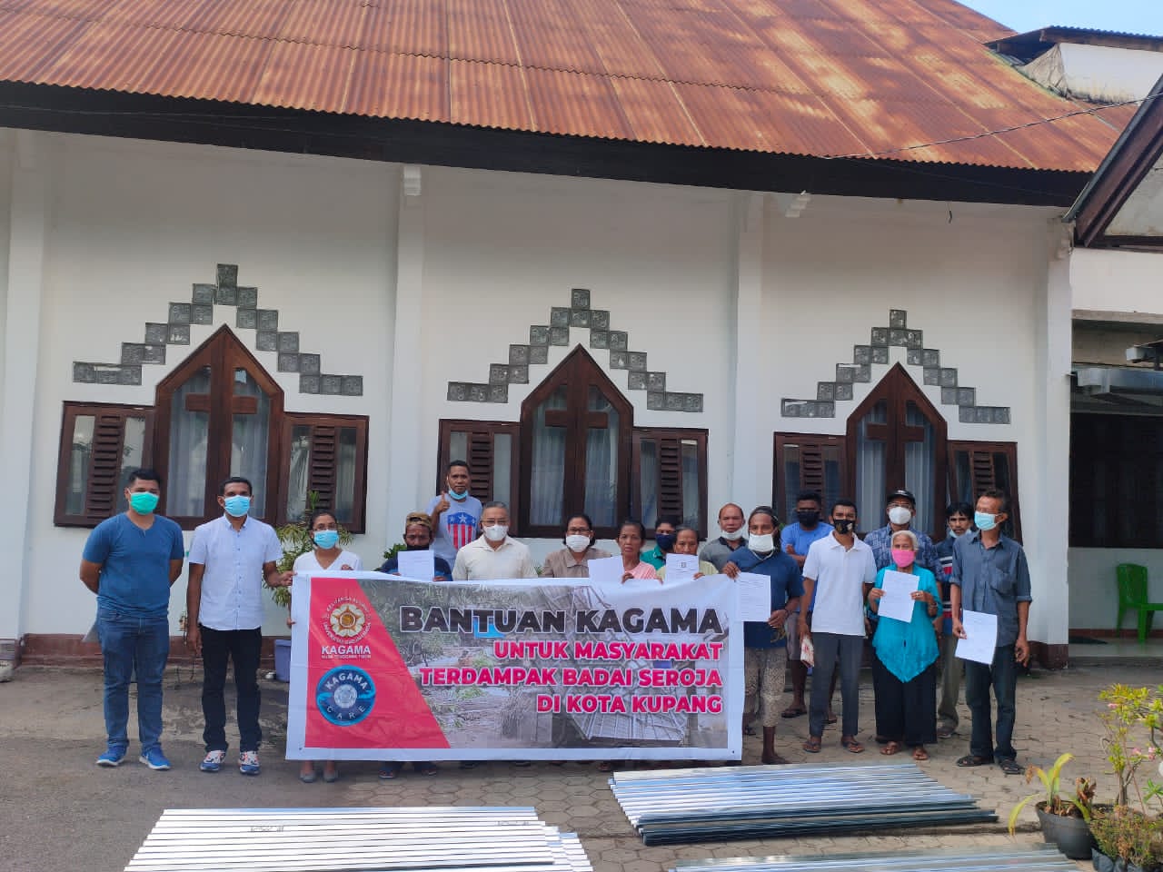 KAGAMA NTT Kembali Memberikan Bantuan Bagi Masyarakat Terdampak Badai Seroja