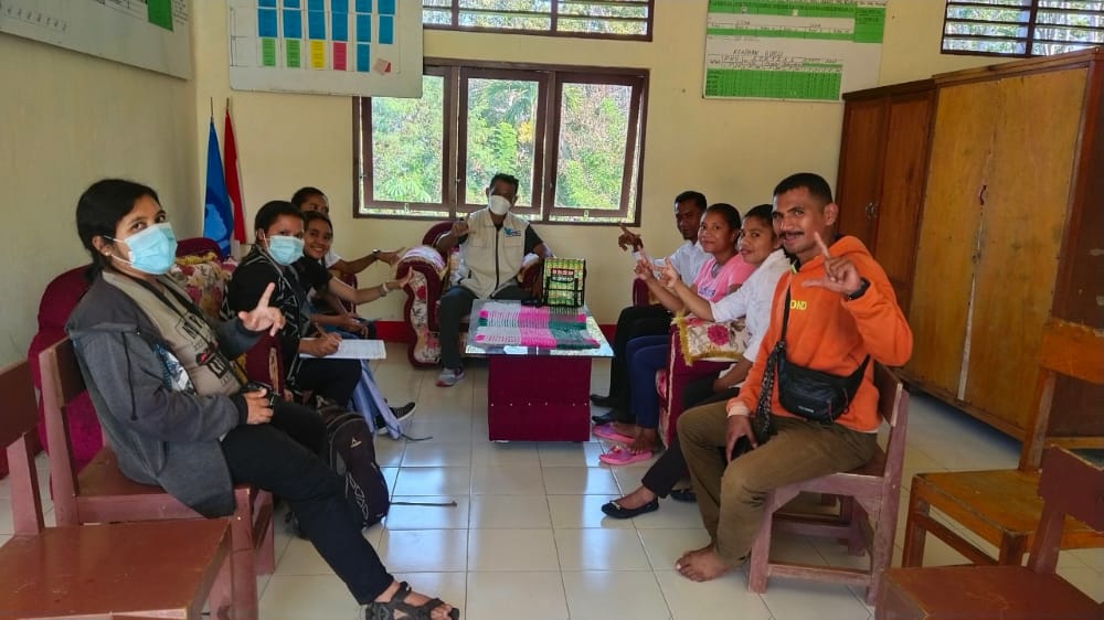 Ketua FTBM Ende  Lakukan Safari Literasi di FTBM Keda Ngaisia  Desa Numba Ende