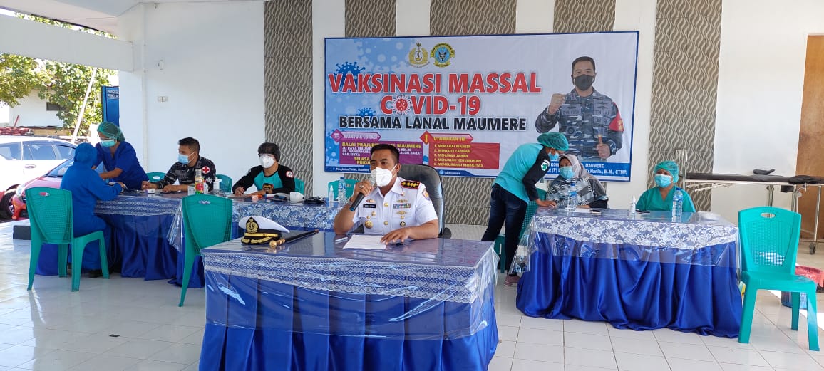 Lanal Maumere Gelar Vaksinasi Covid-19 Bersamaan Masyarakat Maritim dan Masyarakat di Sikka