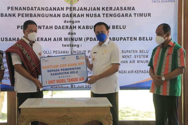 Mendukung Pemkab Belu Bank NTT Serahkan 1 Unit Mobil Tangki Air 