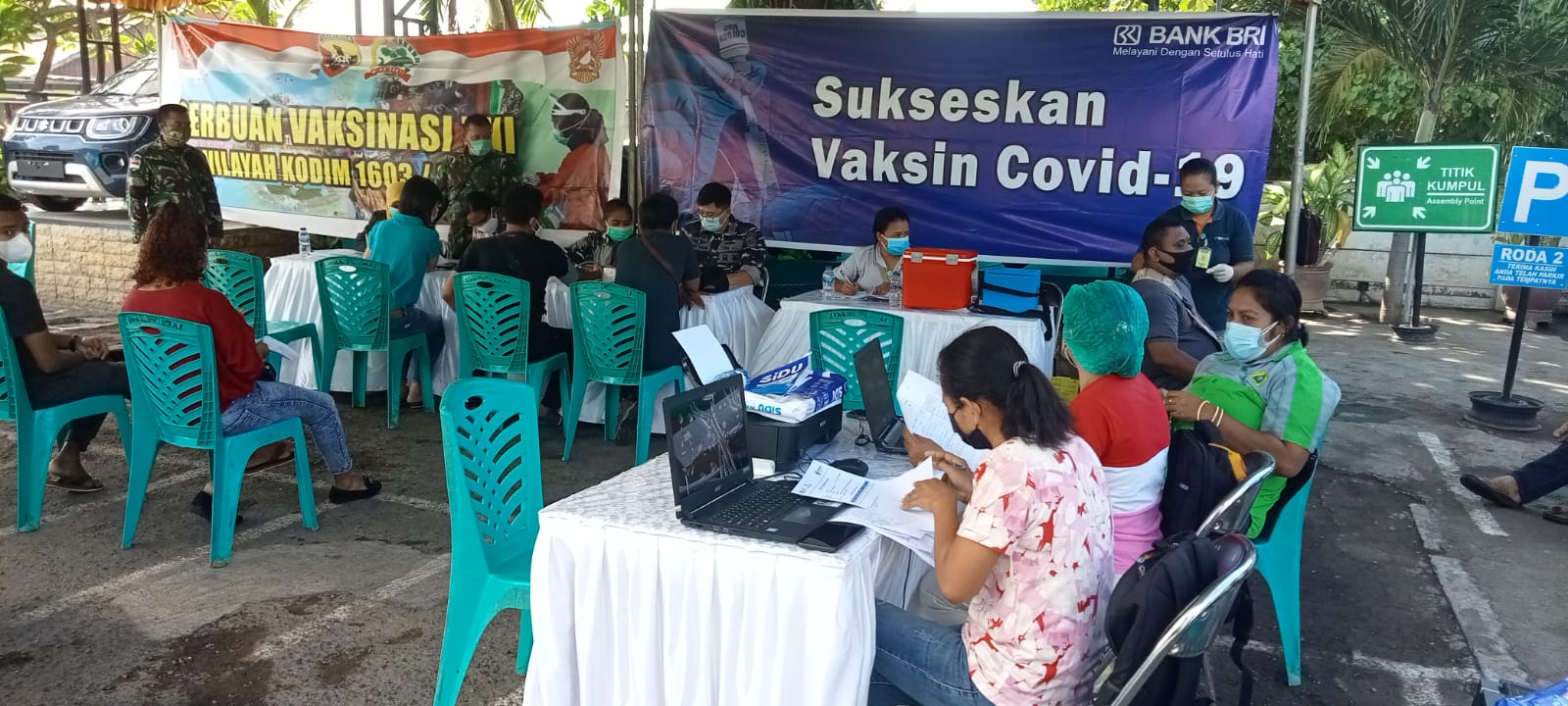 TNI AL Lanal Maumere Kembali Laksanakan Serbuan Vaksinasi Maritim Ke Delapan