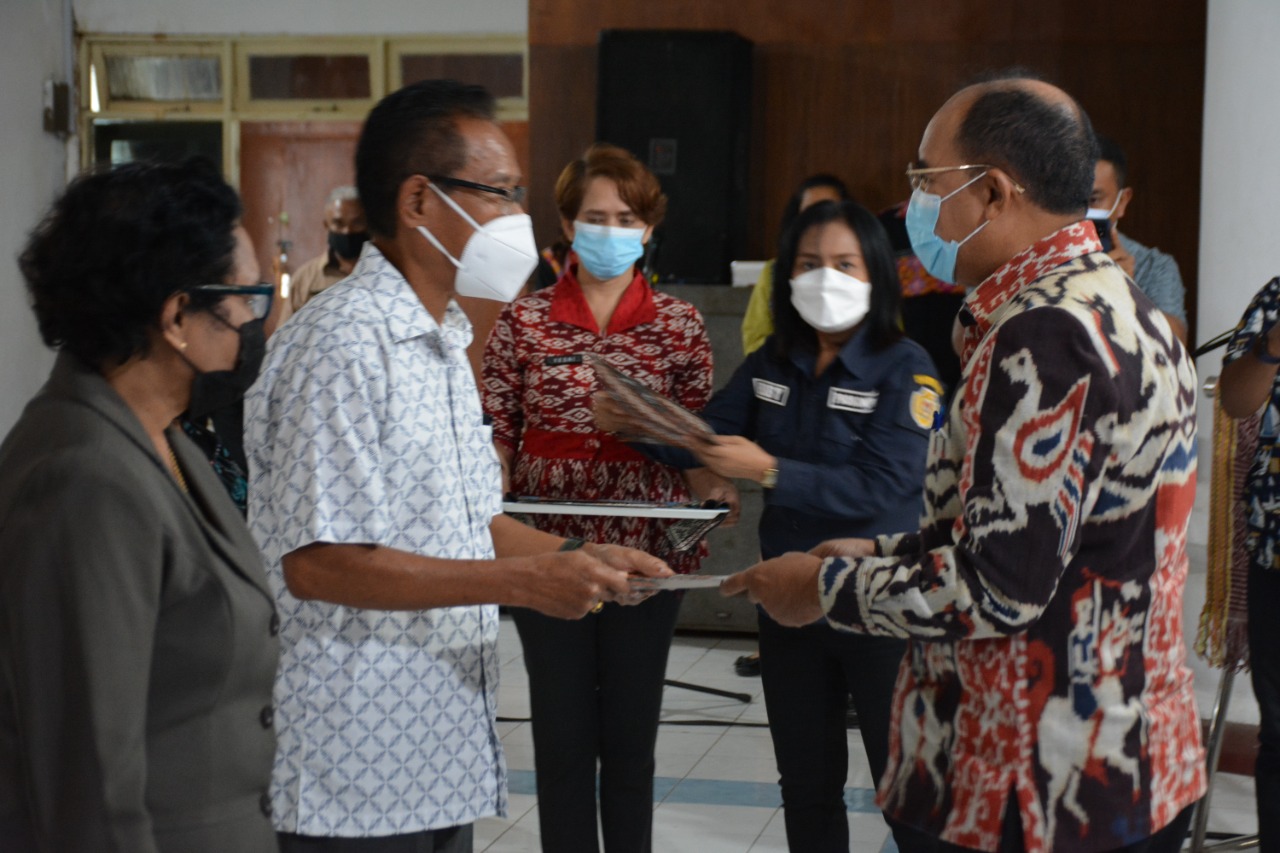 Pemkot Serahkan Santunan Kepada 125 ASN di Kota Kupang 