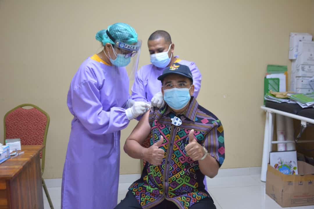 Terima Vaksin Dosis Ke 2, Walikota Imbau Warga Jangan Takut Divaksin 