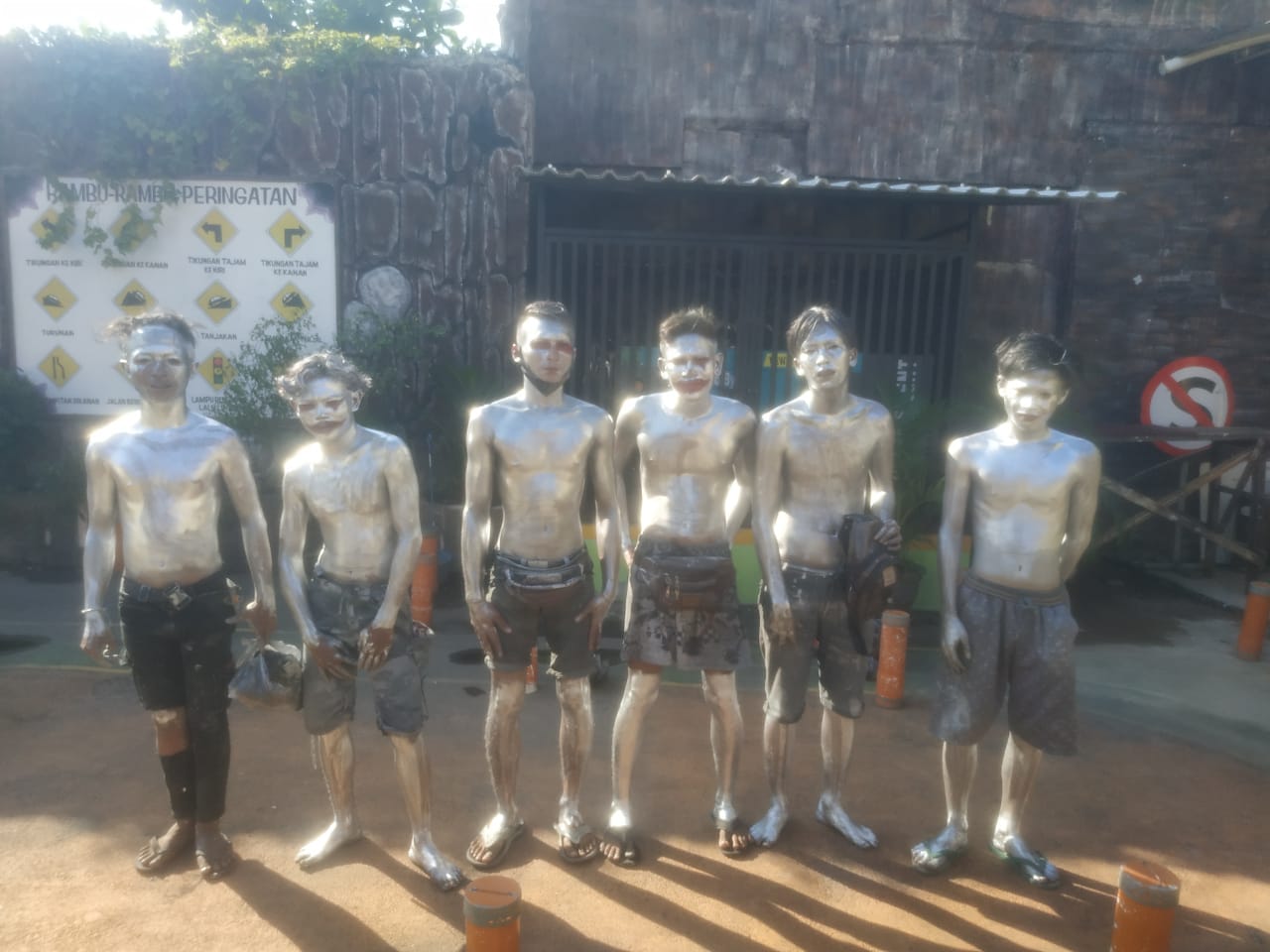 Kurang Dari 24 Jam, Sat Reskrim Cirebon Kota Tangkap Manusia Silver Pelaku Vandalisme Di Cirebon 