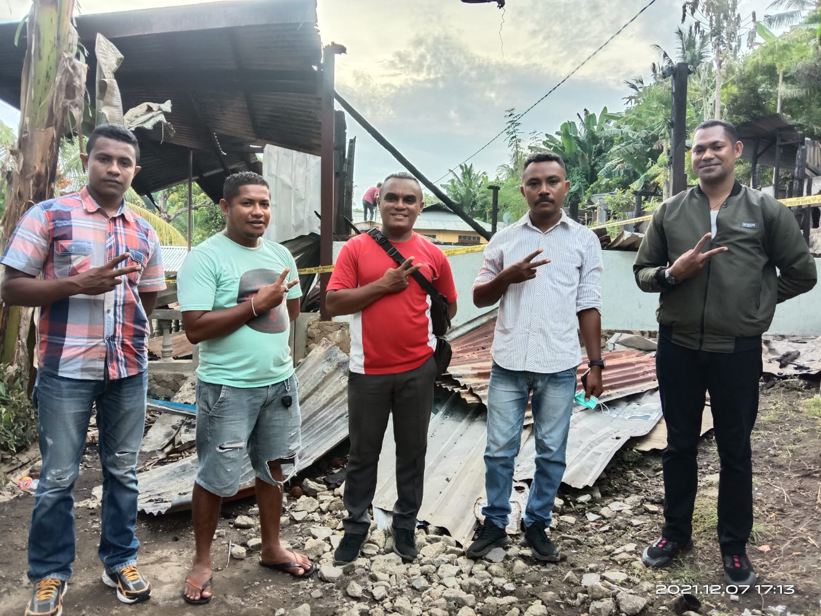 DPW VPI Sikka Berikan Bantuan Untuk Korban Kebakaran di Wairpelit-Sikka