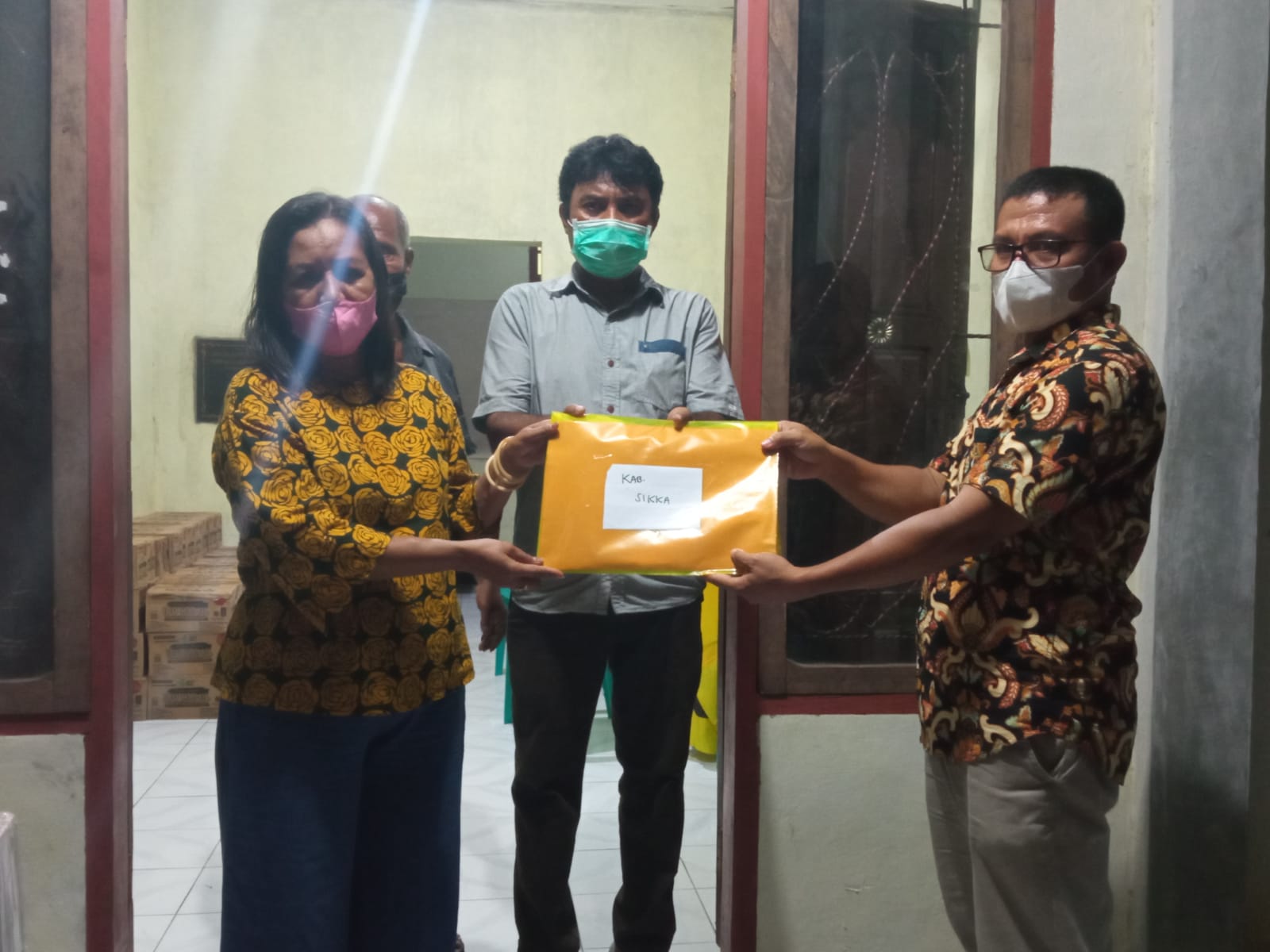 Kado NATARU, Laka Lena Luncurkan Paket PMT Bumil dan Alat Rapid Untuk Warga Sikka 