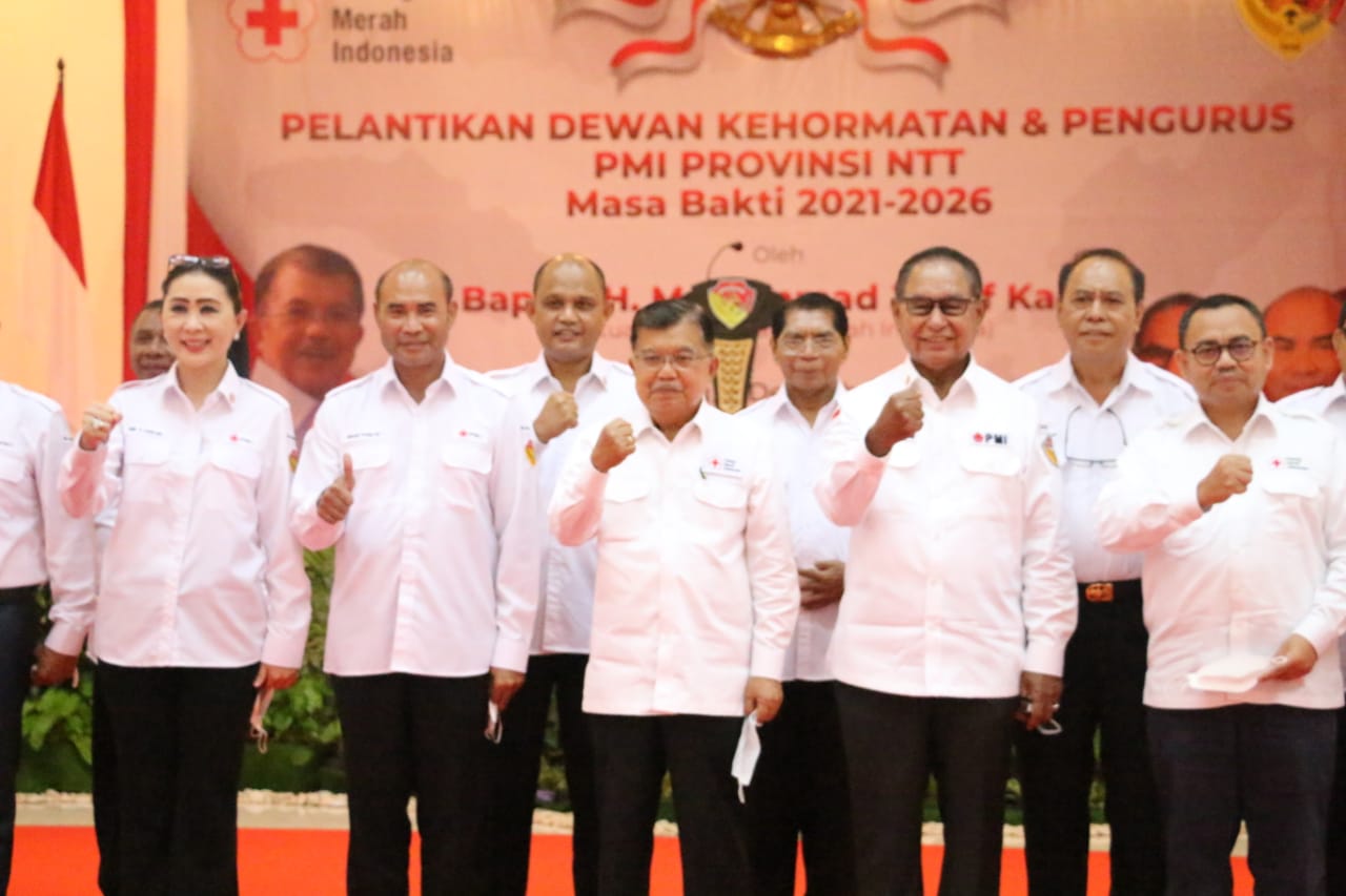 Jusuf Kalla Lantik Pengurus PMI NTT