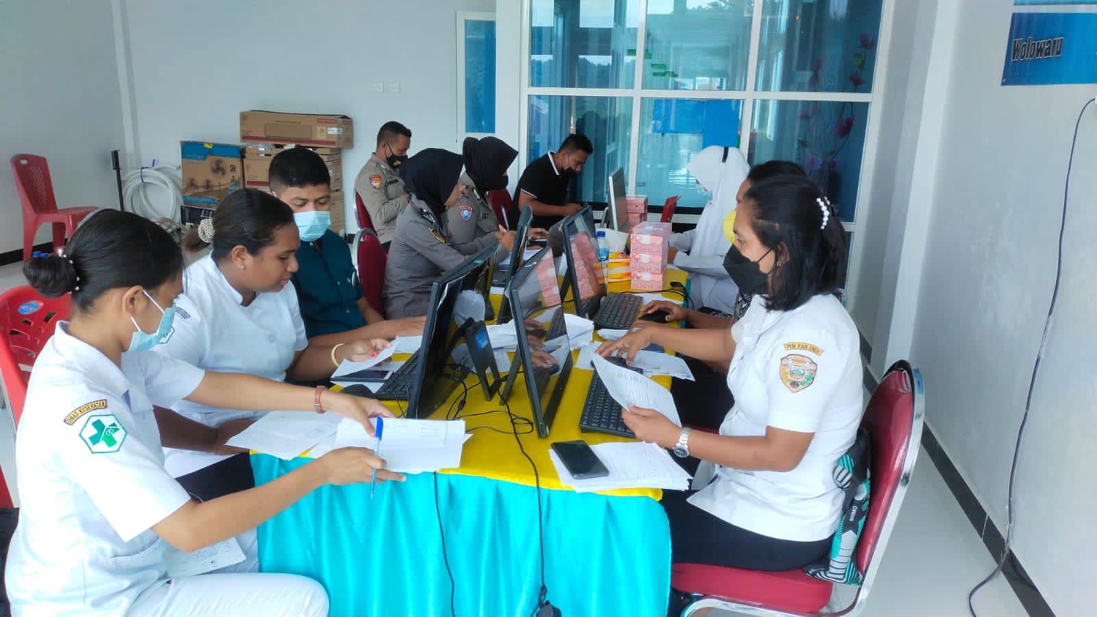 Polres Ende Gandeng Dinas Kesehatan Dalam Percepatan Input Data Vaksinasi Di Wilayah Kab. Ende