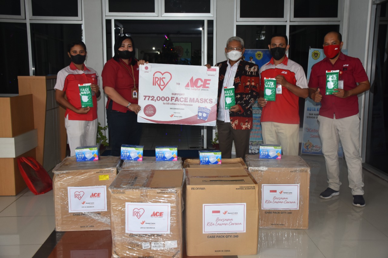 ACE Hardware Donasikan 10 Ribu Masker Untuk Kota Kupang 