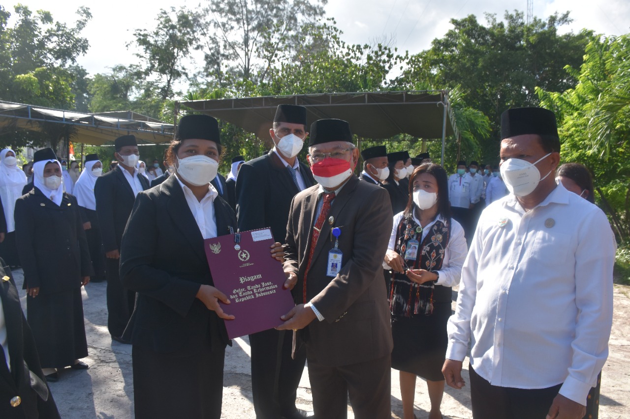 Wawali Kupang Pimpin Upacara Peringatan Hari Amal Bakti ke-76 Kementerian Agama Tingkat Kota Kupang 
