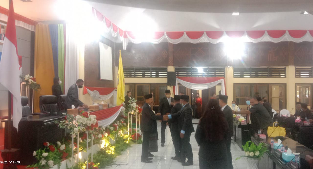 Pelantikan dan Pengambilan Sumpah Jabatan Anggota DPRD Petrus Fi Periode 2019-2024 