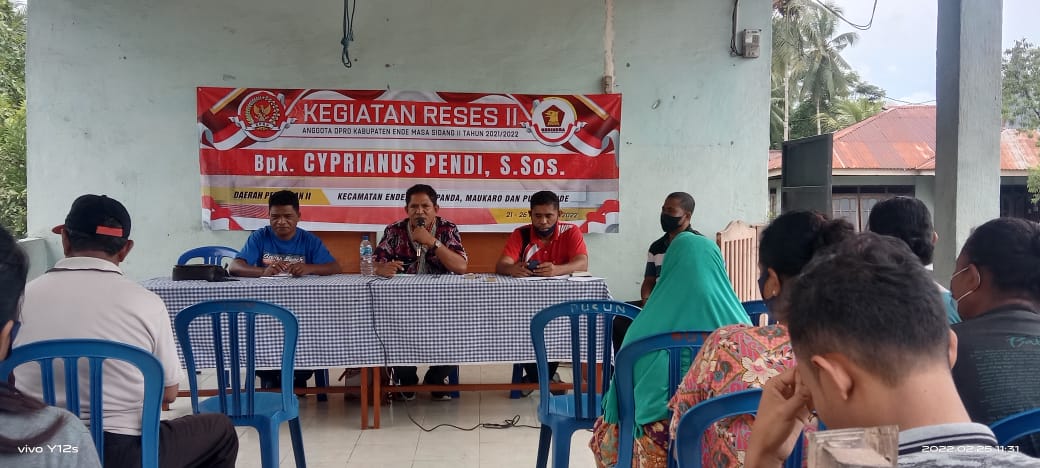 Siprianus Pendi Anggota DPRD Ende Reses di Desa Ndorurea, Kecamatan Nangapanda 
