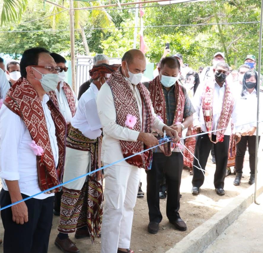 PERESMIAN SARANA AIR BERSIH SIAP MINUM OLEH GUBERNUR NTT DAN BUPATI KUPANG