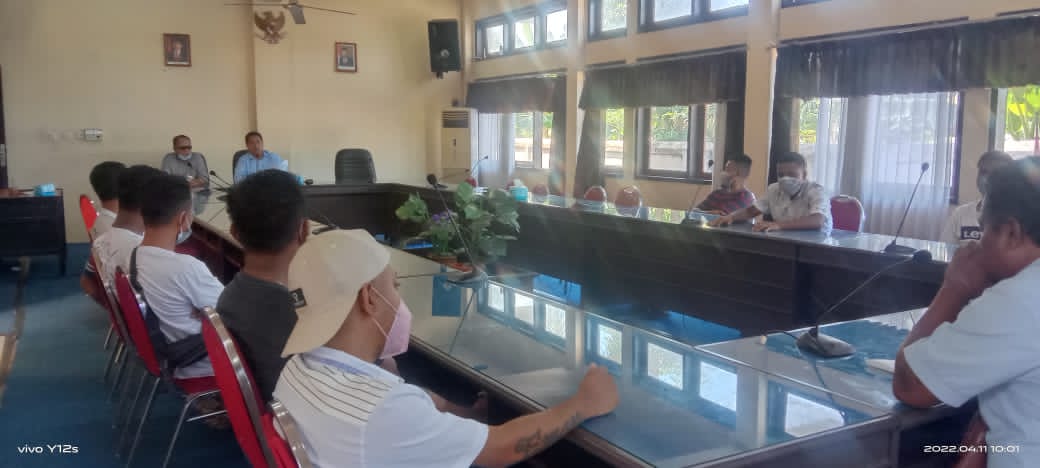 Menolak Hadirnya Kapal Ine Maria, Sejumlah Sopir Bus Trans Ende-Larantuka Datangi Kantor DPRD Ende