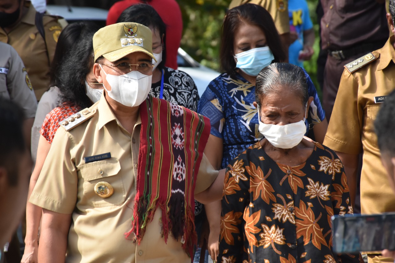 Jelang Ultah Nenek Mayopu Mendapatkan Kado Spesial Dari Pemkot Kupang 