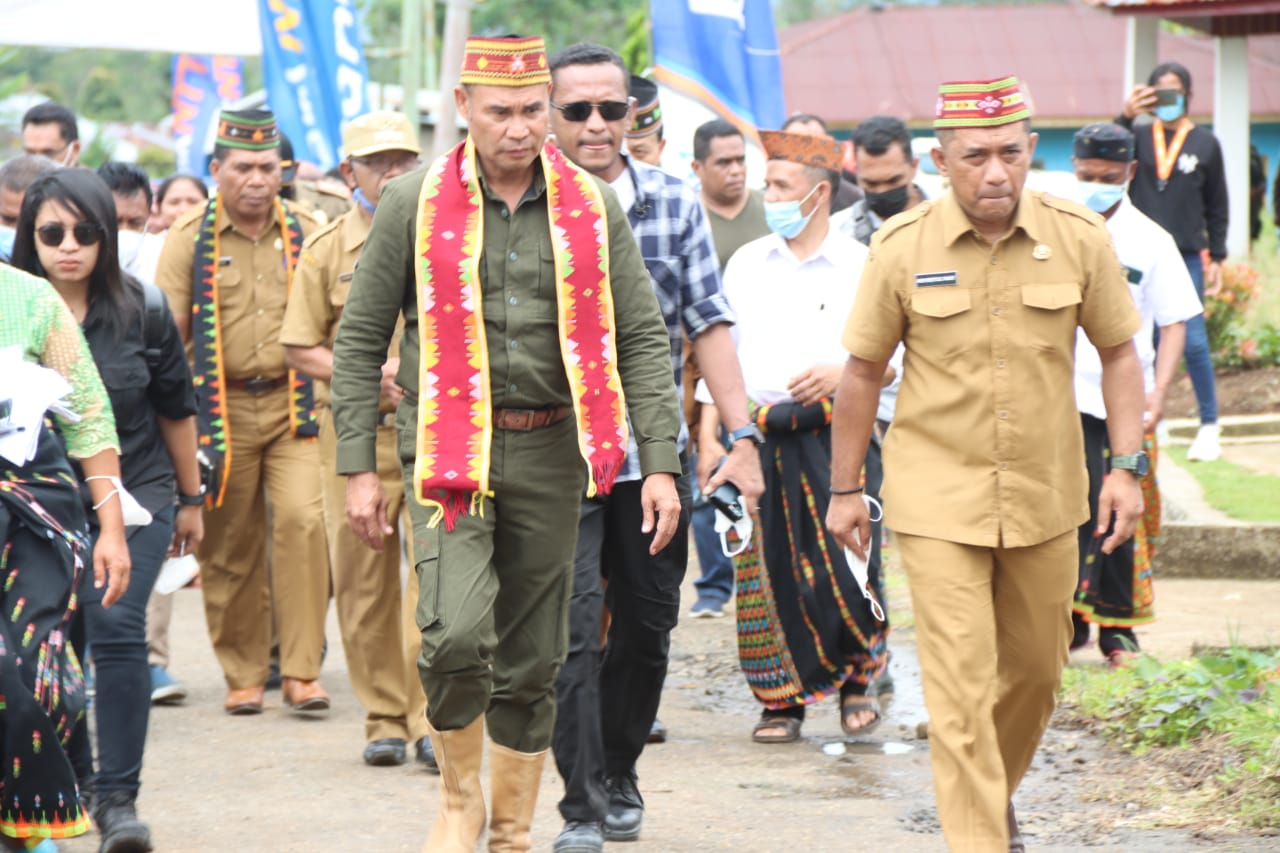 Gubernur VBL Tepati Janjinya Dengan Masayarakat Desa Perak dan Desa Beamese, Manggarai 