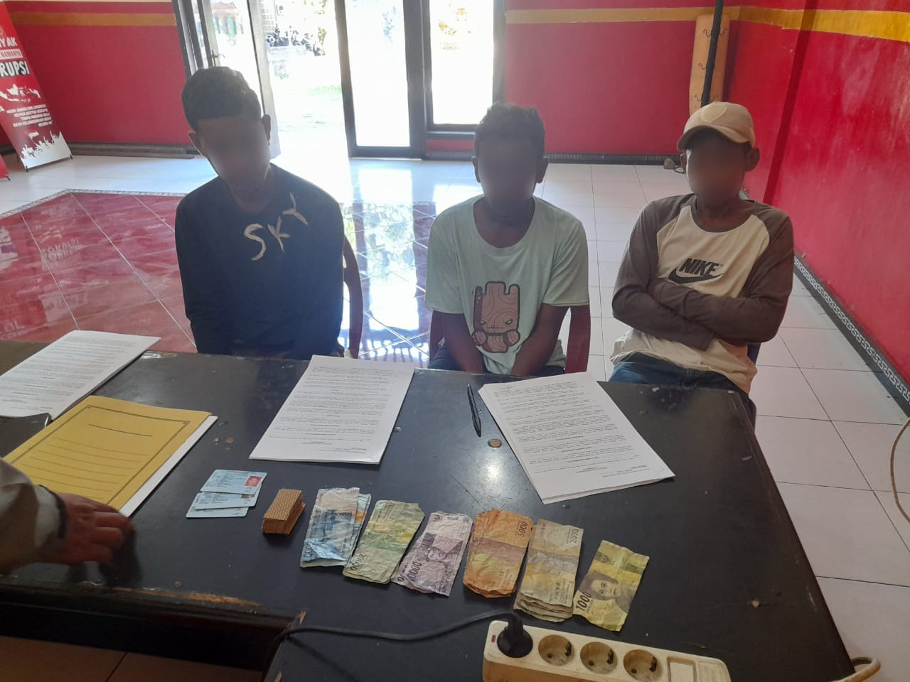 Polres Ende Berhasil Menangkap Tiga Orang Pelaku Judi Kartu Domino/Balak