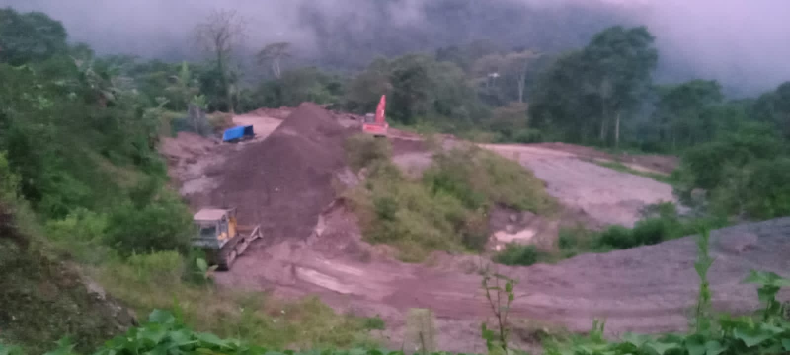 Tambang Galian C Ilegal Terus Beroperasi, Pemukiman Warga Waling Matim Kian Terancam.