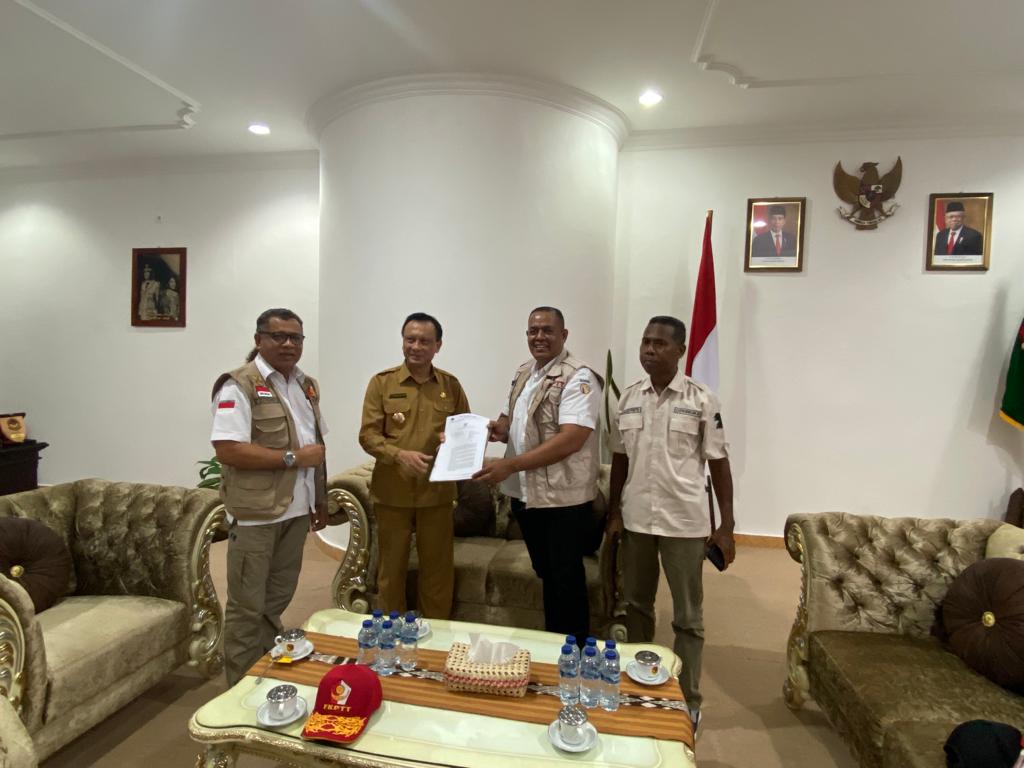 Ketua Umum FKPTT Cs, Silahturami Ke Ruang Kerja Bupati Belu, Ini Tujuannya