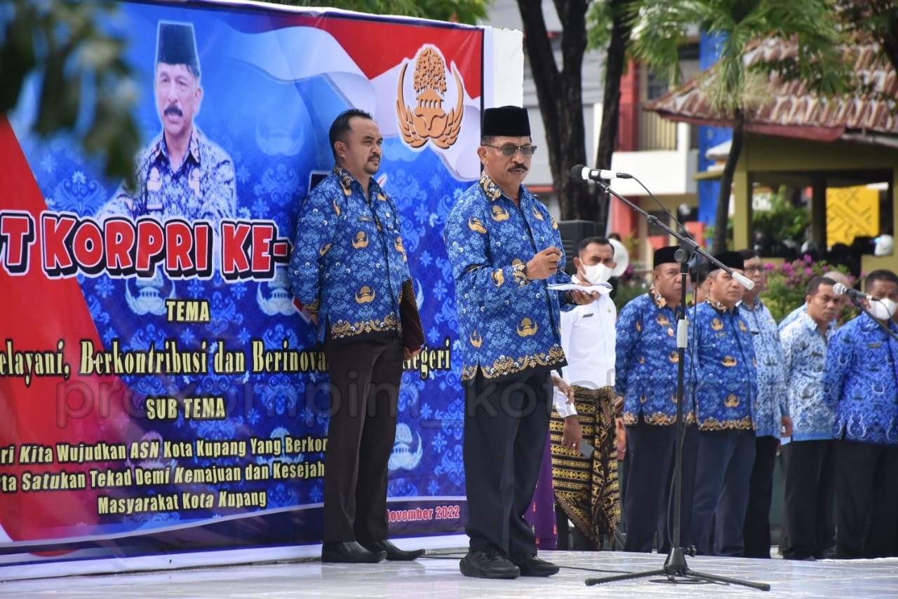 Momen Ulang Tahun KORPRI, Penjabat Wali Kota Kupang Serahkan SK P3K dan Satyalancana Karya Satya