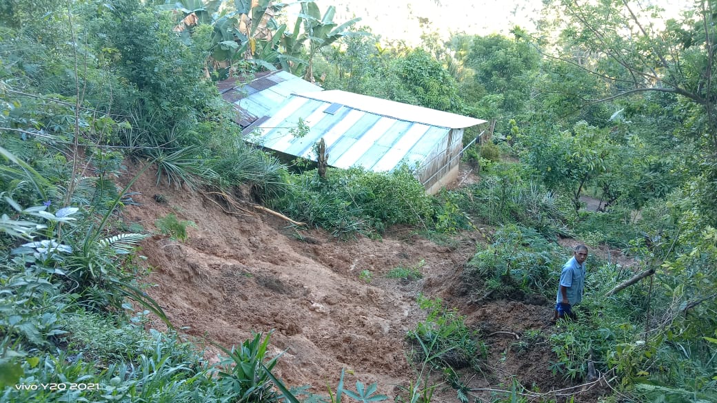 Rumah Seorang Janda Di Matim Tertimpah Longsor, Begini Respon BPBD