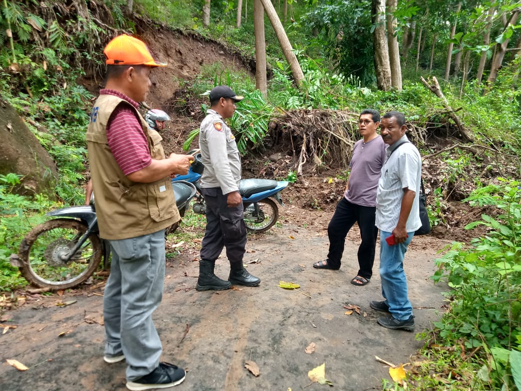 Longsor Di Kota Komba, BPBD Matim Langsung Tinjau Lokasi