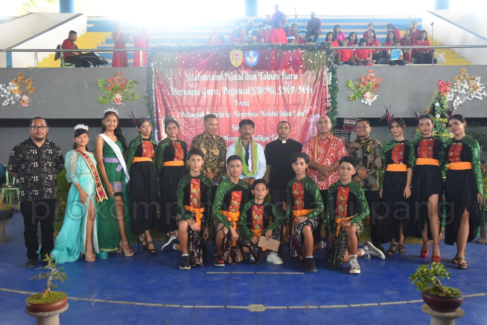 Nataru Bersama Guru dan Pegawai se-Kota Kupang, Penjabat Minta Wujudkan Pendidikan Berkualitas 