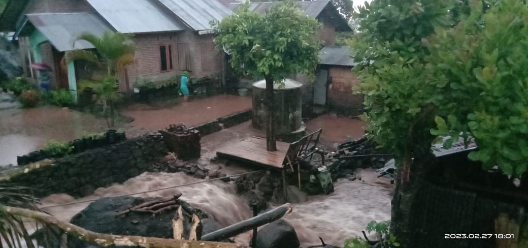 Intensitas Hujan yang Tinggi Mengguyur Desa Lewomuda Flores Timur. Ini Akibatnya