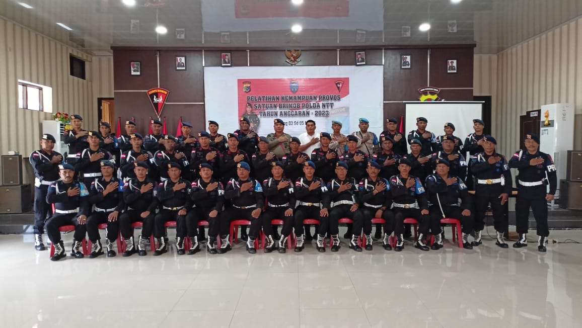 Dansatbrimob Polda NTT Buka Kegiatan Pelatihan Kemampuan Provos Satbrimob Polda NTT