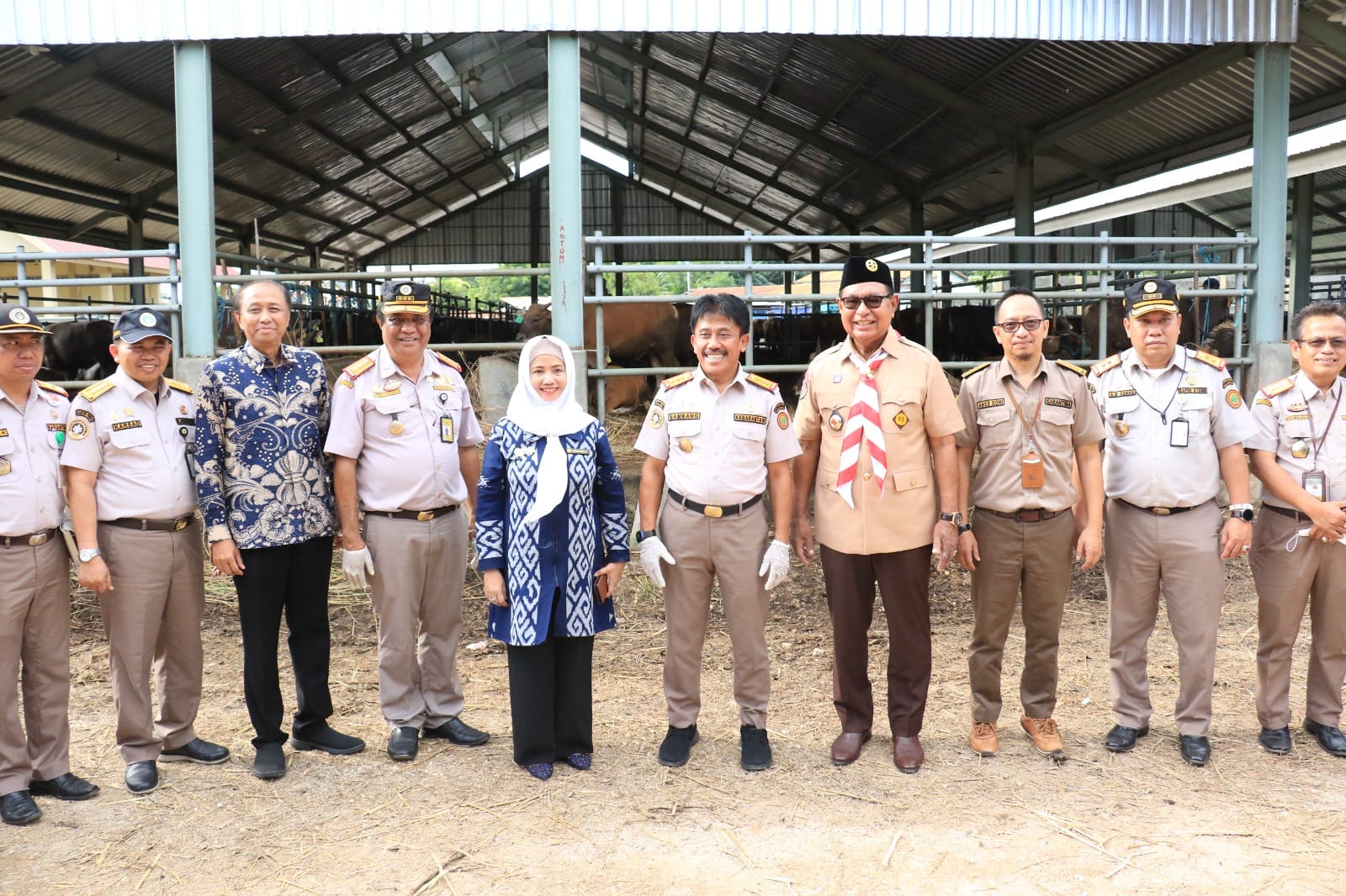 Wagub Nae Soi bersama Kaban Karantina Kementerian Pertanian Lepas 1.650 Ekor Sapi dari NTT